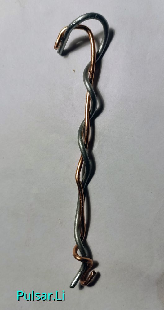 Zink Kupfer Elektroden verzwirbelt.
